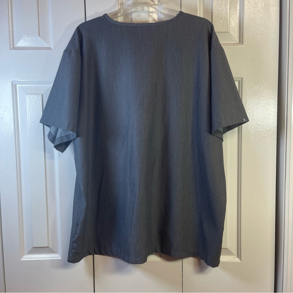FIGS Scrub Top Mens 2X Gray Short Sleeve Medical Nurse Pocket Technical Wear O2 - Picture 2 of 7